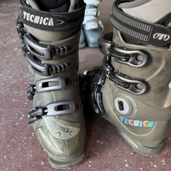 Women’s Ski Boots