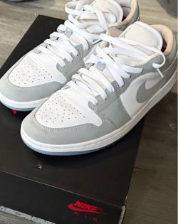 Jordan lows size 10w 8 1/2 men