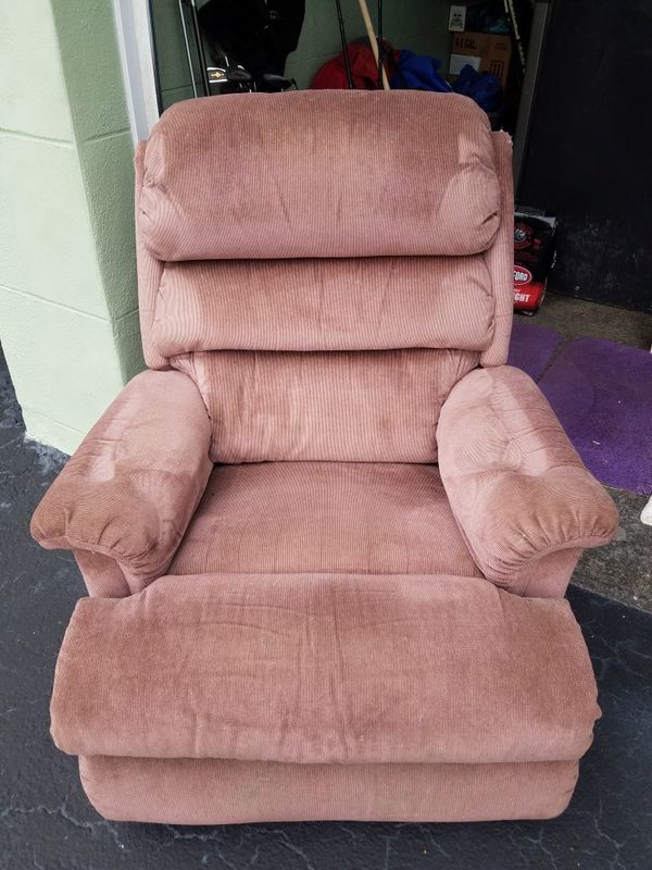 Lazyboy recliner. Great shape, hardly ever used. for Sale in St