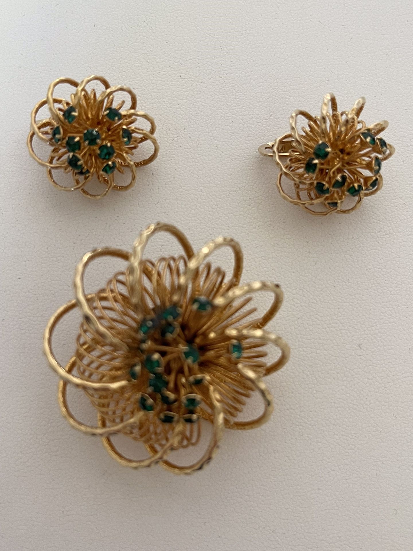 Vintage Earring Brooch Set Gold Tone Round Spirals Green Rhinestones Castlecliff