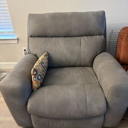 Zero Gravity Chair (Gently Used)