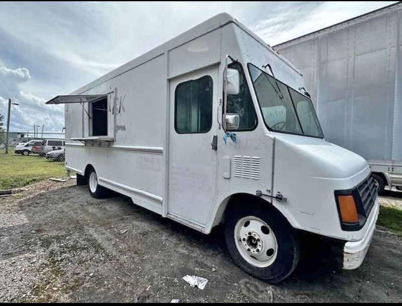 1998 GMC P Truck Forward