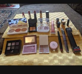 All brand name lipsticks eye showdiw bloush clinique moisturizers available