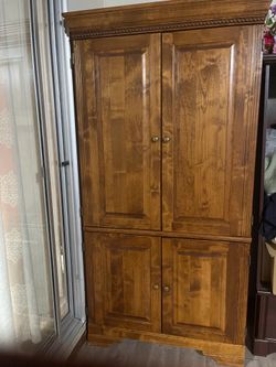 Armario de madera  se usó muy poco, no está dañado