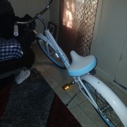 Nice Woman Beach Cruiser 