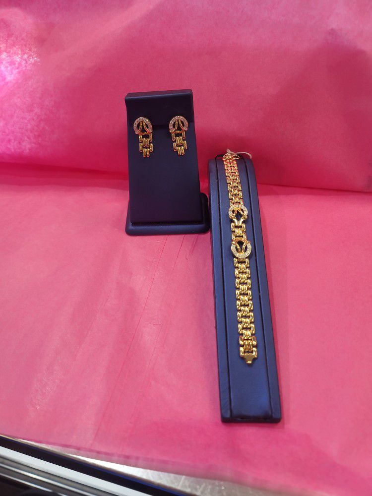 Diamond Set Of Earings And Bracelets.