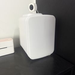 Mini fridge
