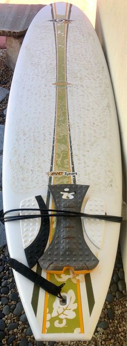 Bic Surfboard 7’ 11” + leash