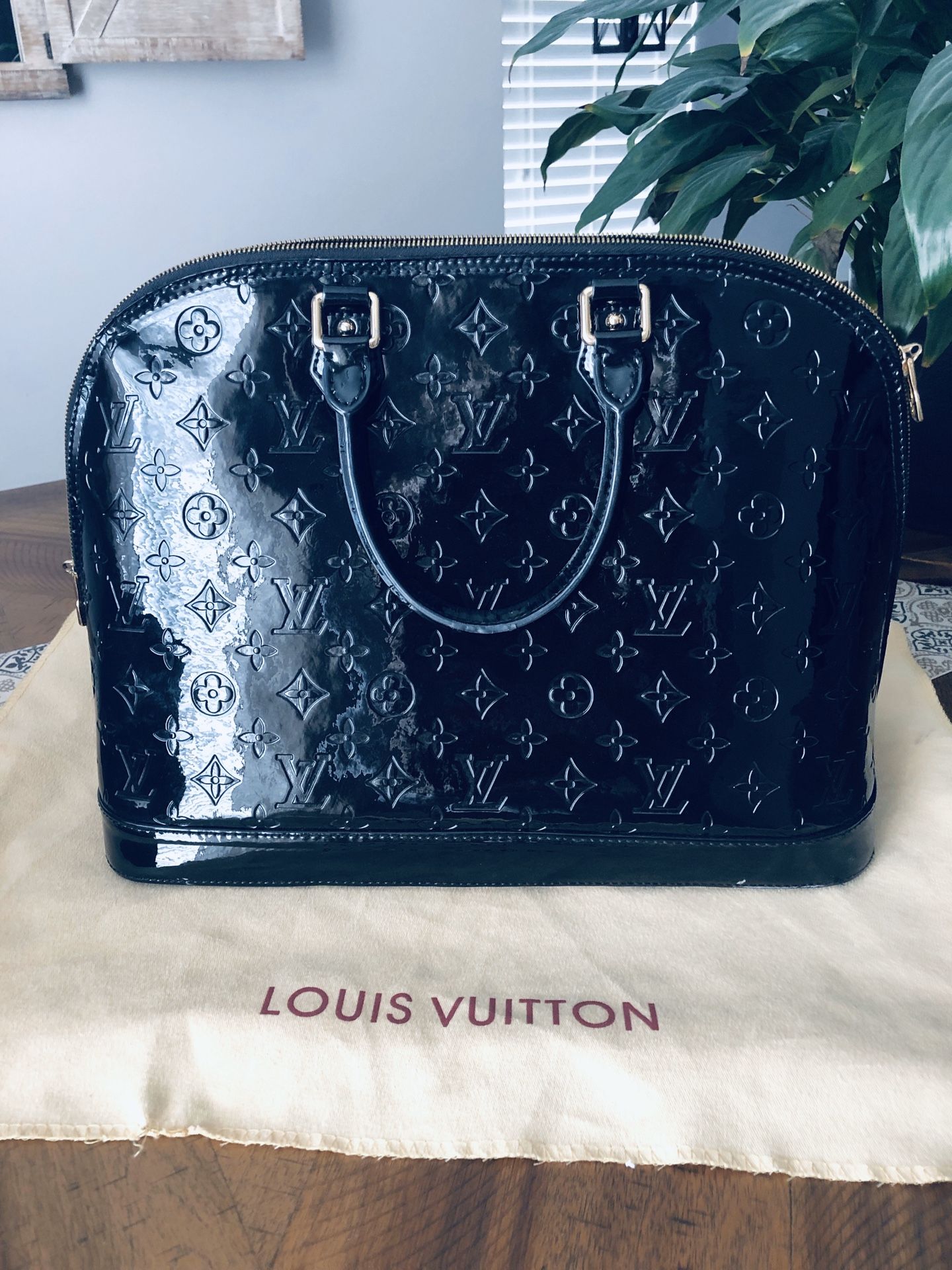 Louis Vuitton Vernis black bag