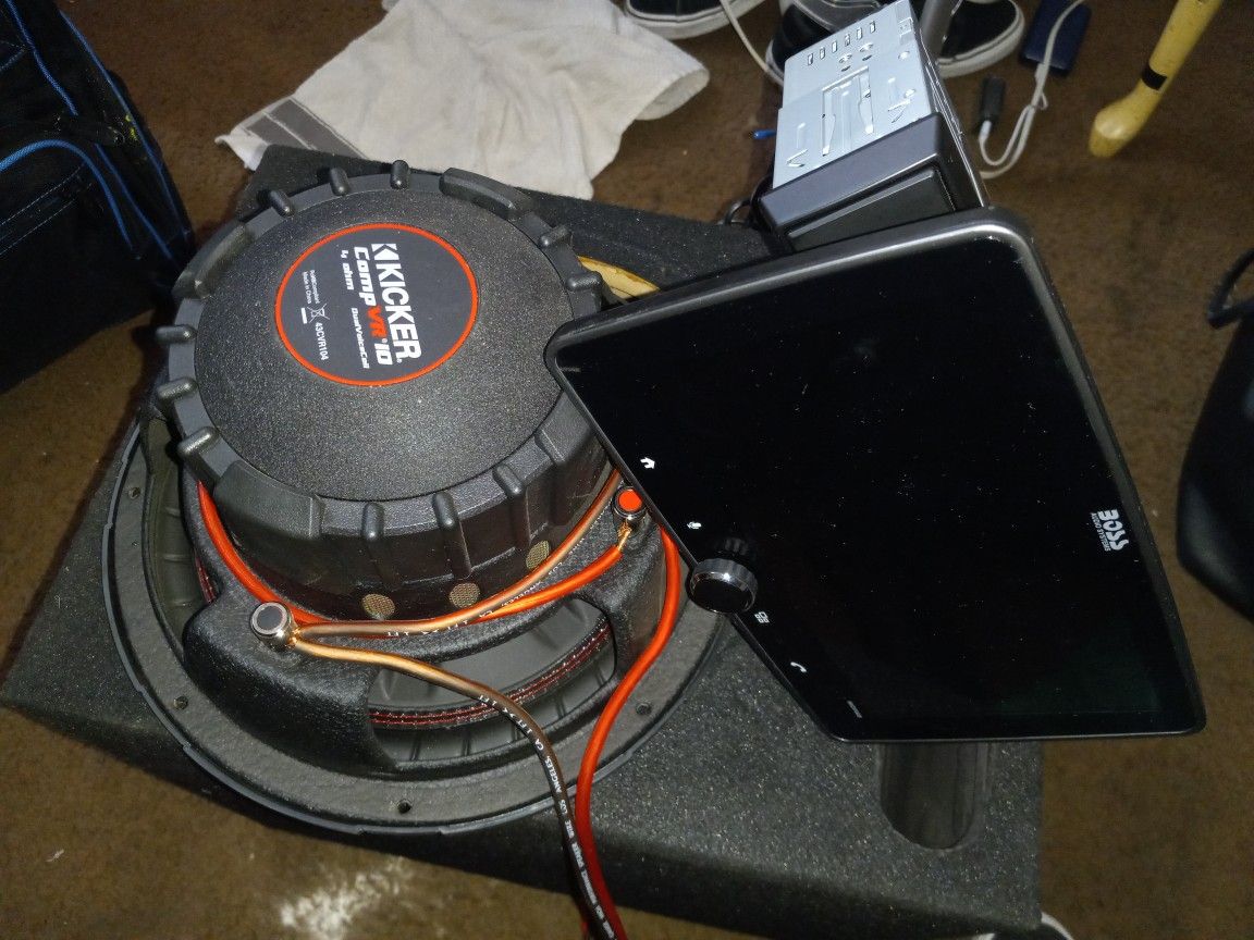 Boss Stereo And Kicker Comp vr 10 Speaker