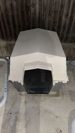 Xl dog house used