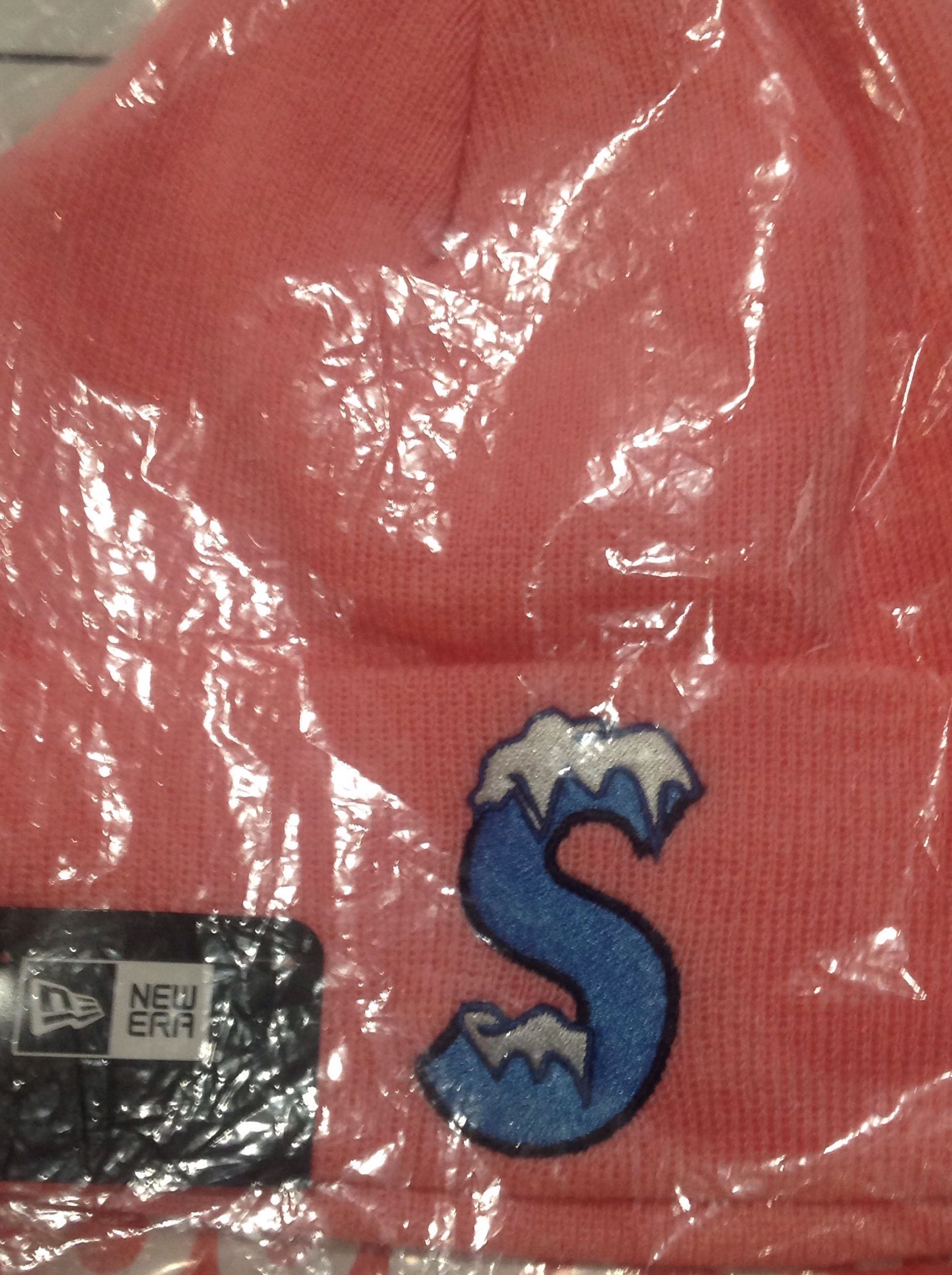 Supreme Fw20 New Era S Snow Beanie Pink