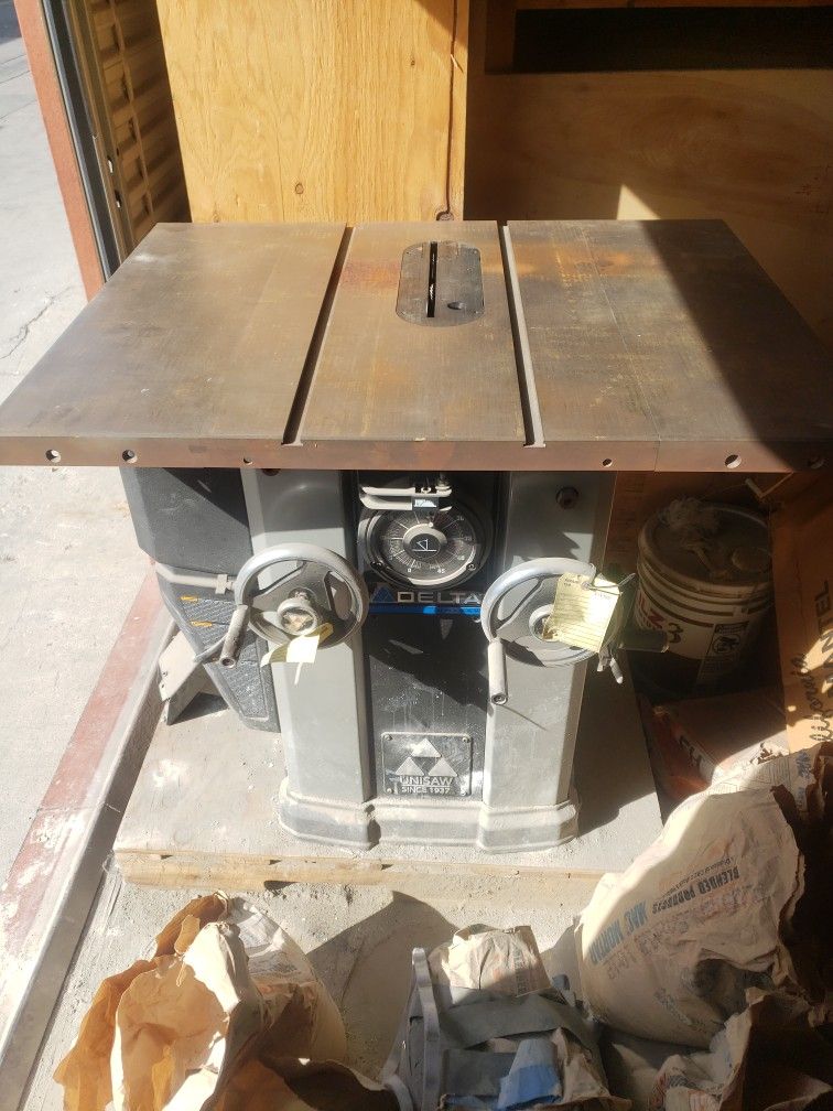 DELTA 36-L500 10" Table Saw