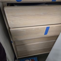 🪵 Solid Wood 3-Drawer Dresser – Light Finish (Great Condition