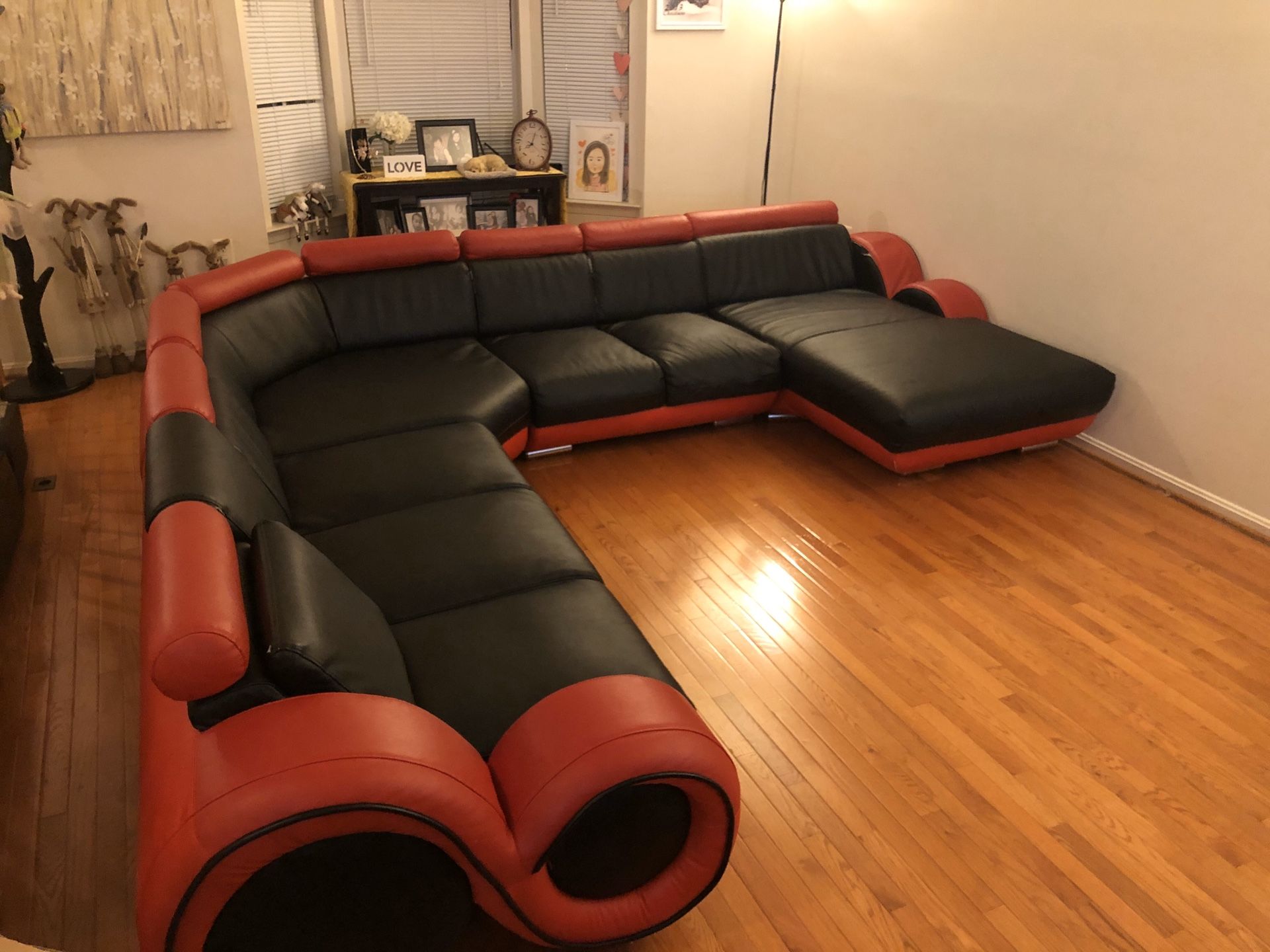 CONTEMPORARY LEATHER SECTIONAL SOFA