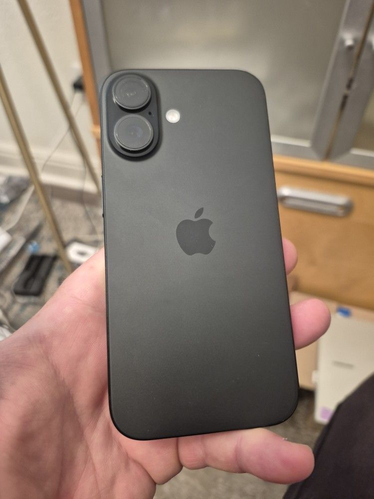 Flawless Att/cricket Apple IPhone 16 128gb 