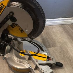 Chao Saw Dewalt 12” Like New 