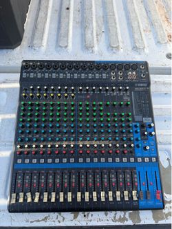 Yamaha 20 channel mixer