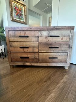 🪵 Rustic Farmhouse 6-Drawer Dresser – Excellent Condition-$200 OBO