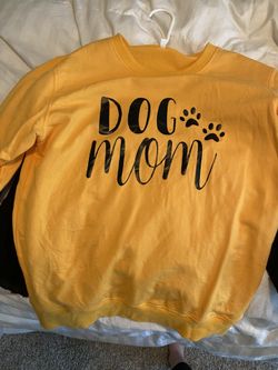 Dog mom crew neck sweatshirt