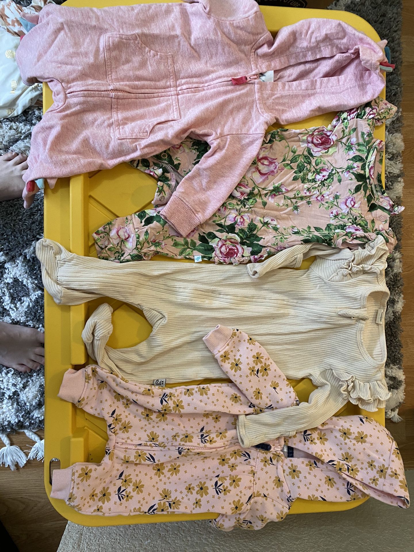 Lot of Baby Girls Clothes + Formula