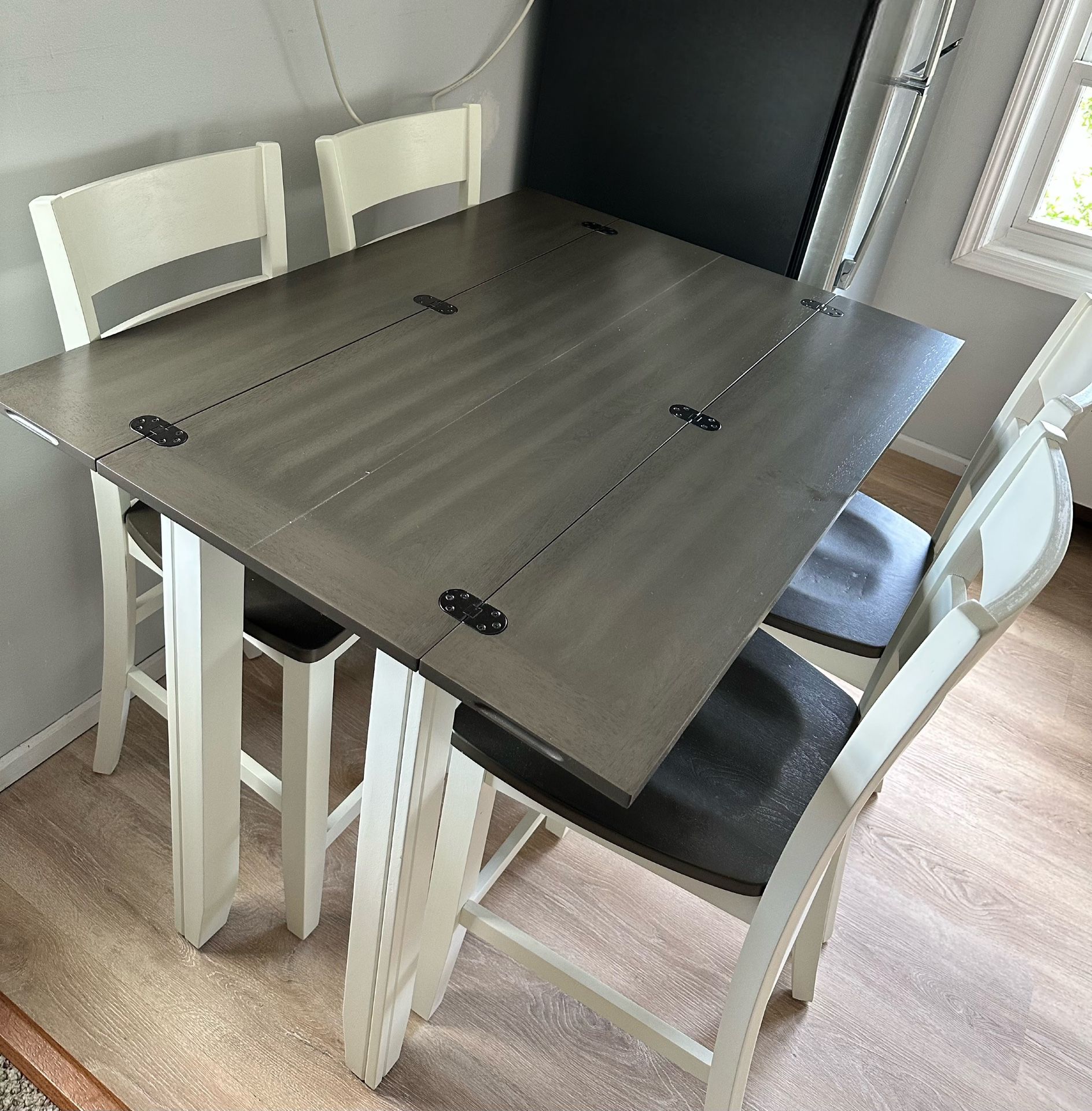 Bobs Drop Leaf Table With 4 chairs