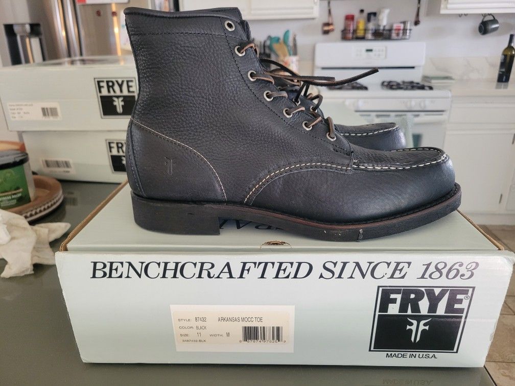 Frye Arkansas Mocc Toe Black Genuine Leather Boots Mens Size 11

Brand new!