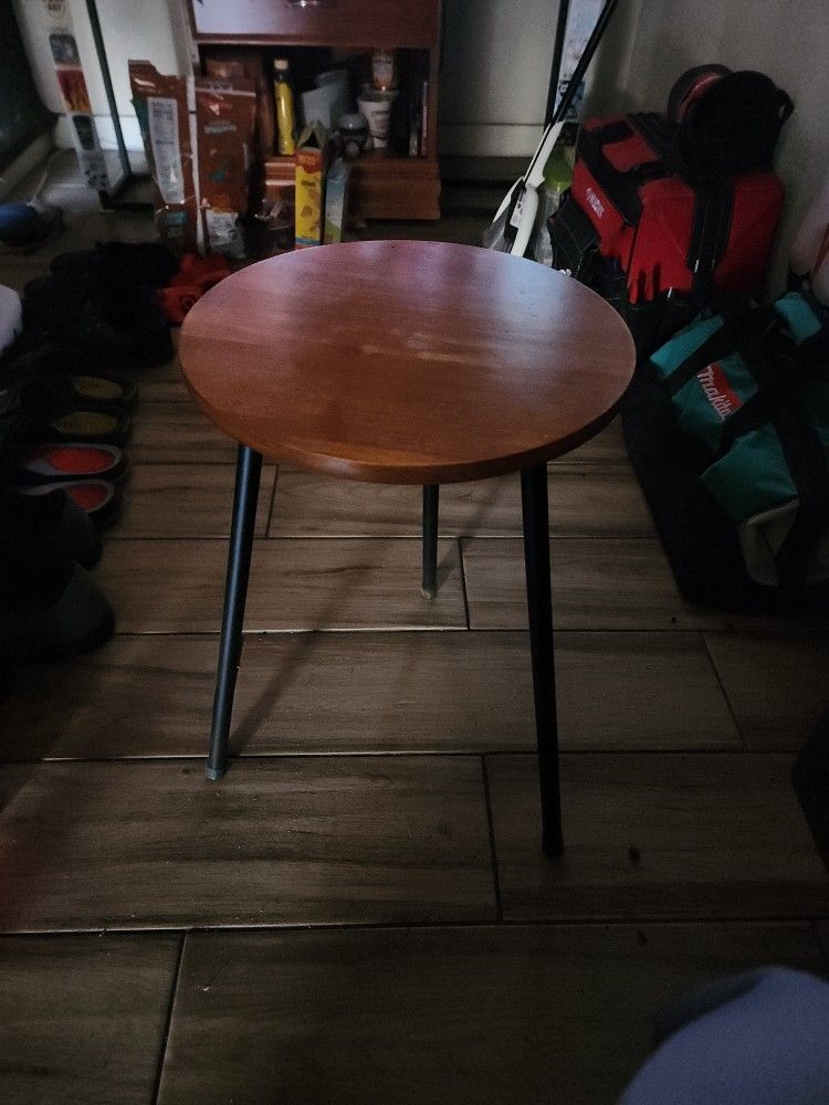 3 Leg Table