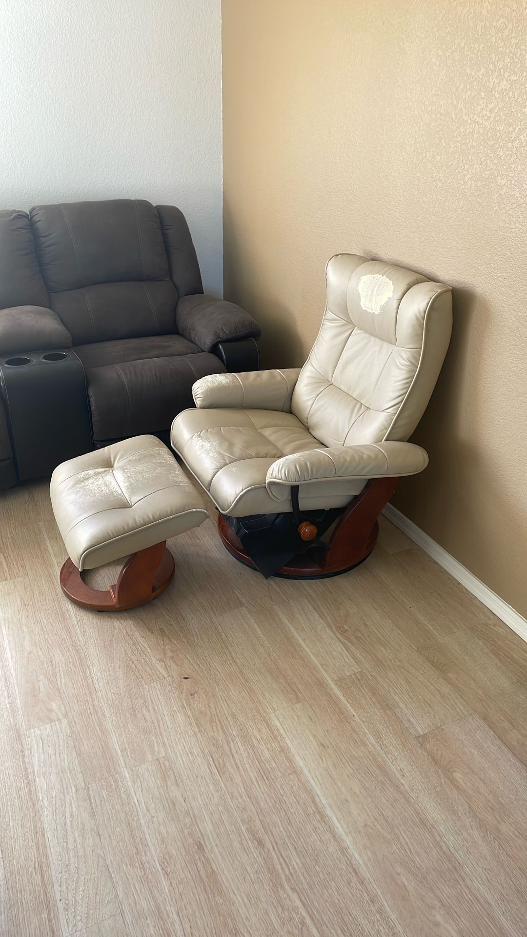 Comfy Huge Recliner With Ottoman 