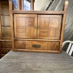 Dresser/antique 
