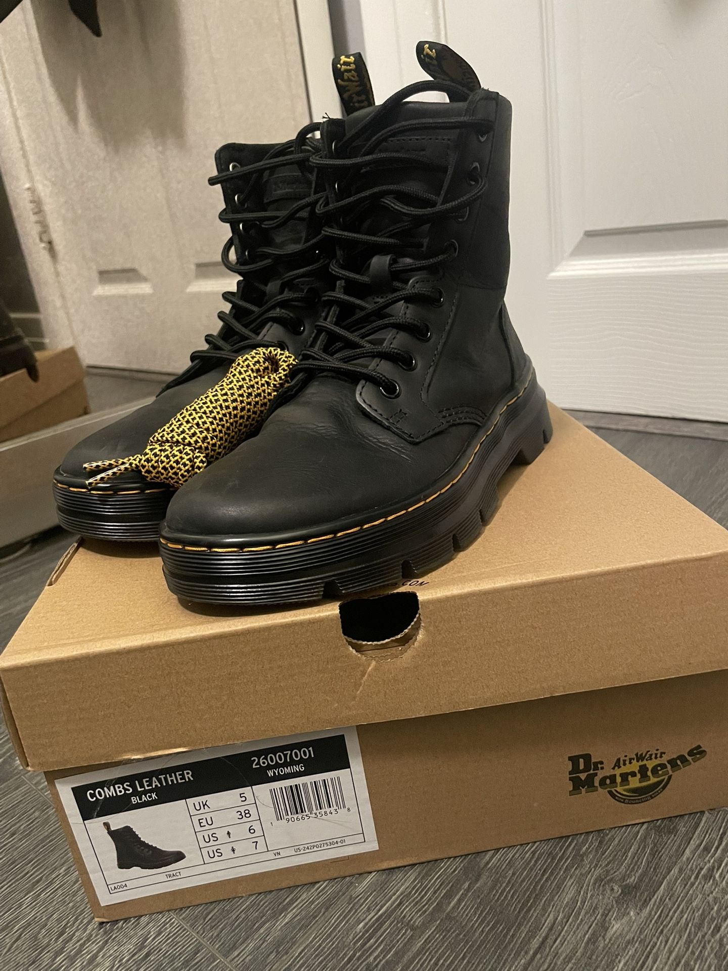 Dr. Martens Combs Leather Black Boots LA004 Men\'s Size 11 Women\'s 12 Dr Martens Doc Combs Leather Casual Black Boots Lace Men main image 3