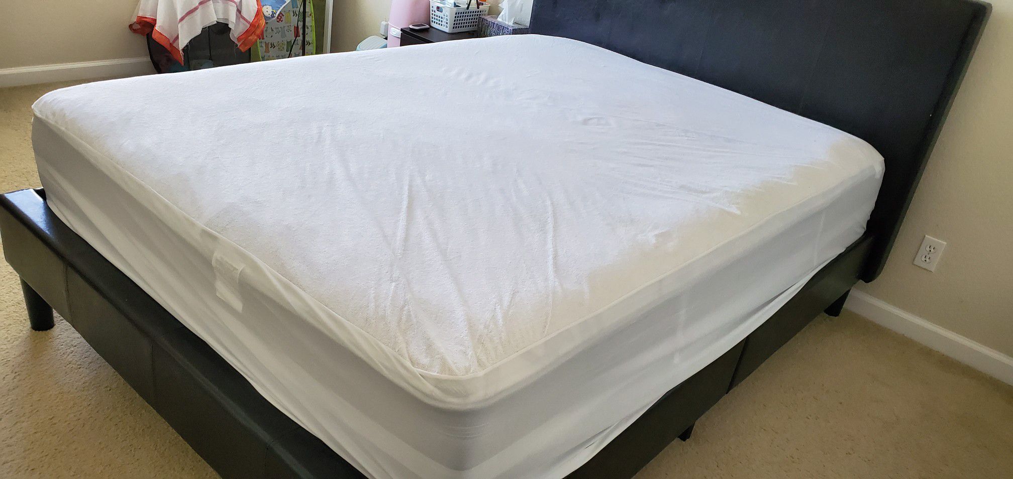 Zinus queen leather bed frame with Simmons beautyrest queen mattress