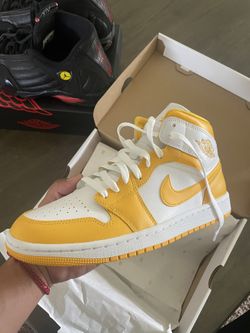 Air Jordan 1 Mid Gold White 