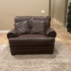 Brown Couch And Pillows