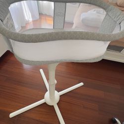 Halo Bassinest + 3 Fitted Sheets