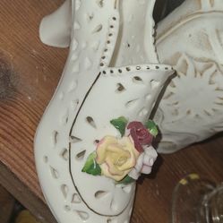 Ceramic shoe décor