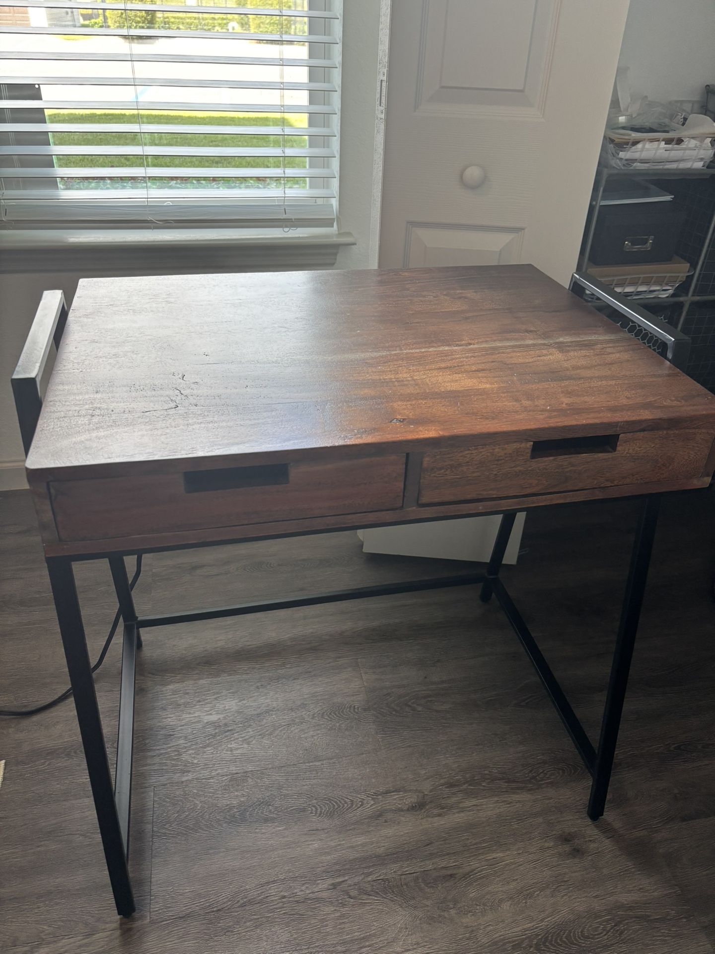 Reduced Banting 32” walnut wood Smart desk W Chargers