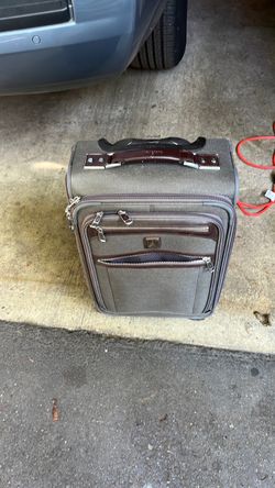 Four wheel carryon ssuitcase