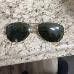 Ray an Glasses