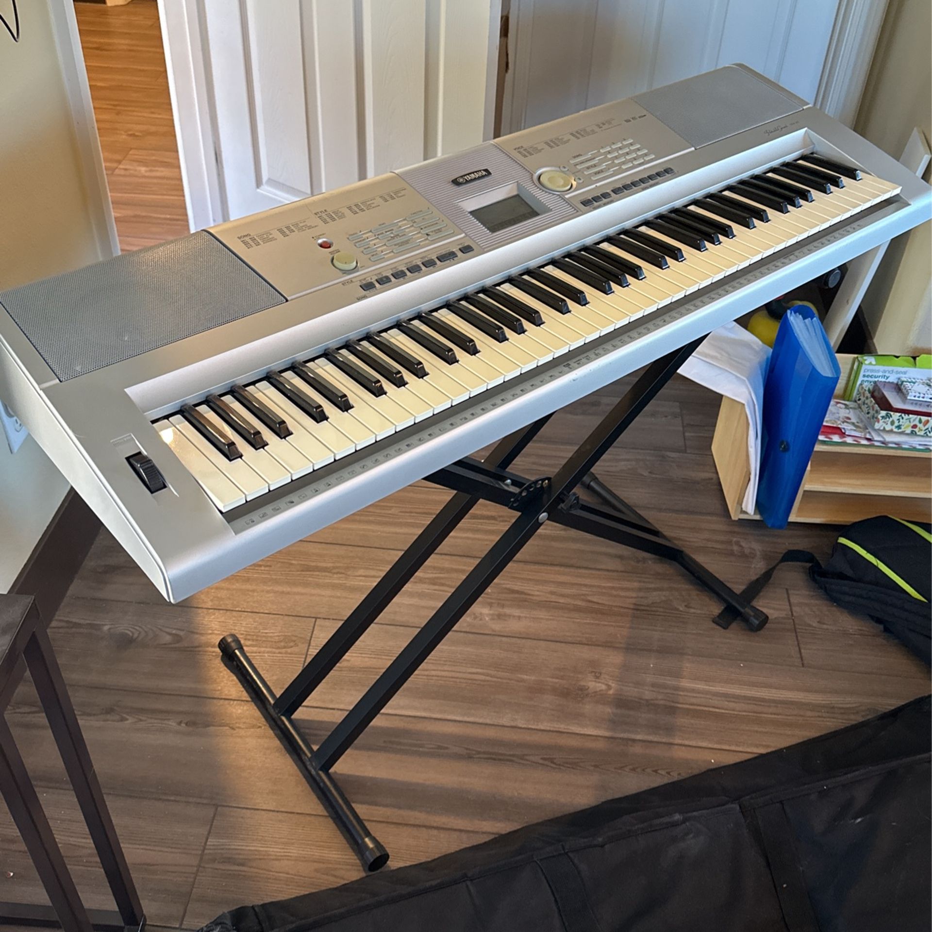 Yamaha Portable Grand DGX-205