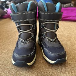 Carter’s Little Kids Snow Boots Size 10