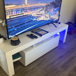 TV STAND 