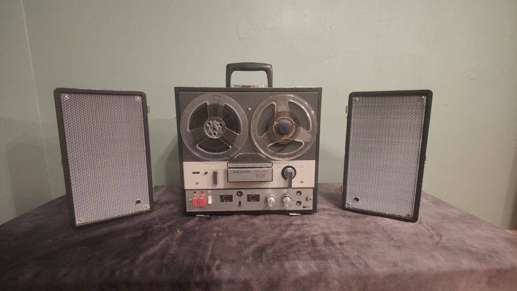 Realistic Solid State 909 — 3-Speed 4-Track Stereo Reel-to-Reel (Parts/Project)