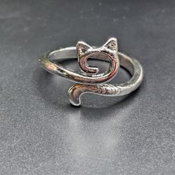 Cat silver silhouette wrap around adjustable ring currently sits at size 7 will come in black box