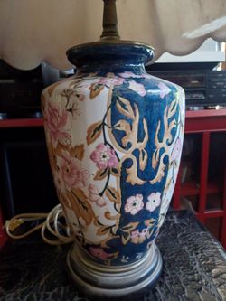 ANTIQUE LAMP WITH ORIGINAL SHADE $100 FINAL PRICE READ DESCRIPTION AND SEE ALL PICTURES