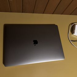MacBook Pro 16” 2019 i9 2.4GHz 32GB RAM 500GB Battery Cycle -> 137 only