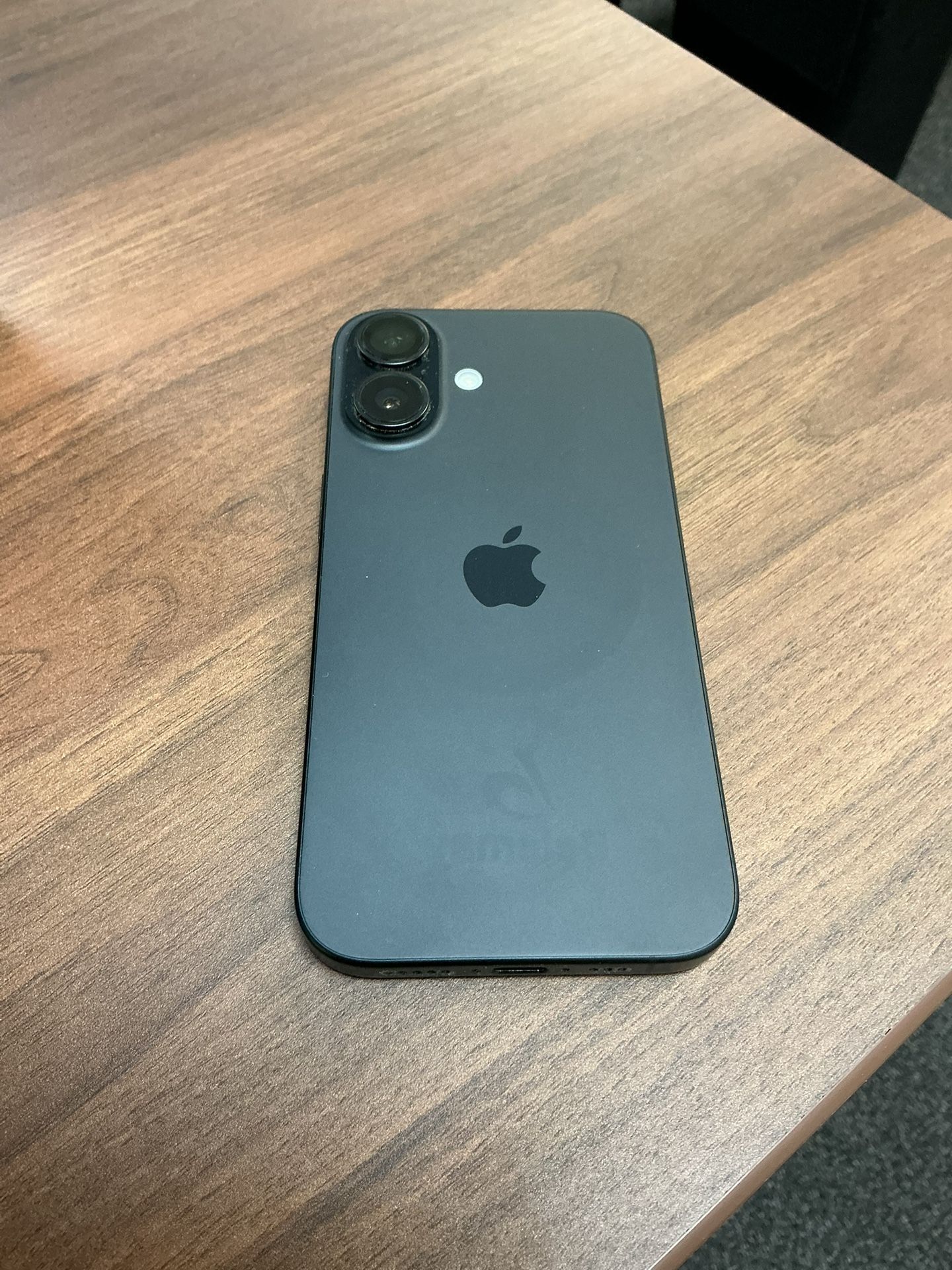 iPhone 16 - Black 