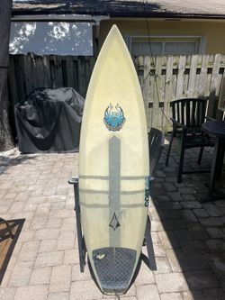 Surfboard 5’10”