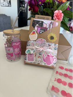 Blind date with a book and sip bundle bag