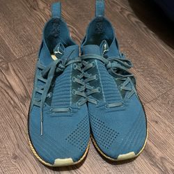 Adidas Tennis Shoes Size 6